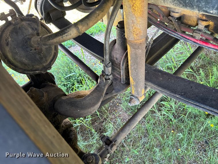 image for item NQ9733 2003 Freightliner  truck cab and chassis