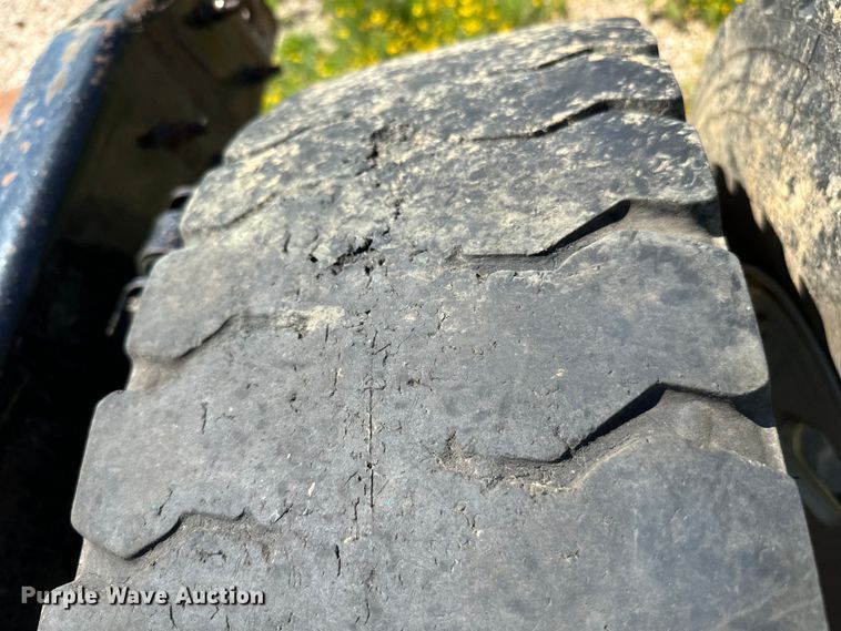 image for item NQ9733 2003 Freightliner  truck cab and chassis