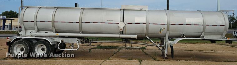 image for item NX9032 2004 Heil tank trailer