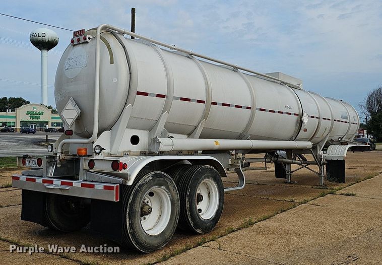 image for item NX9032 2004 Heil tank trailer