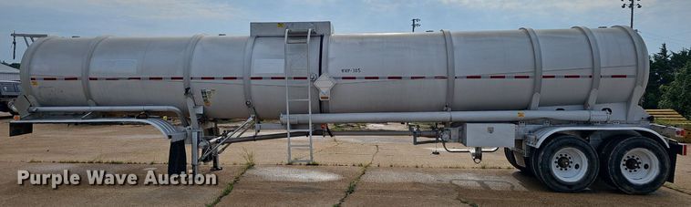 image for item NX9032 2004 Heil tank trailer