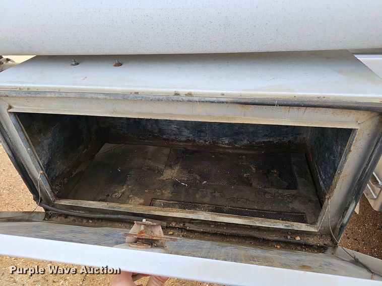 image for item NX9032 2004 Heil tank trailer