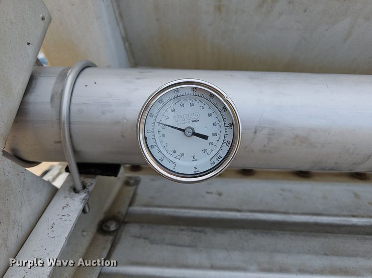 image for item NX9032 2004 Heil tank trailer