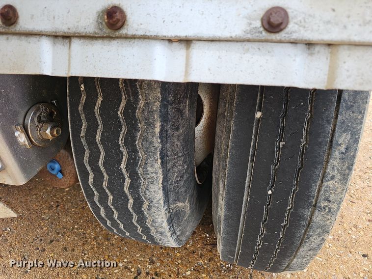 image for item NX9032 2004 Heil tank trailer