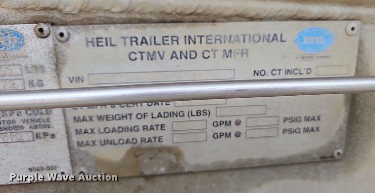 image for item NX9032 2004 Heil tank trailer