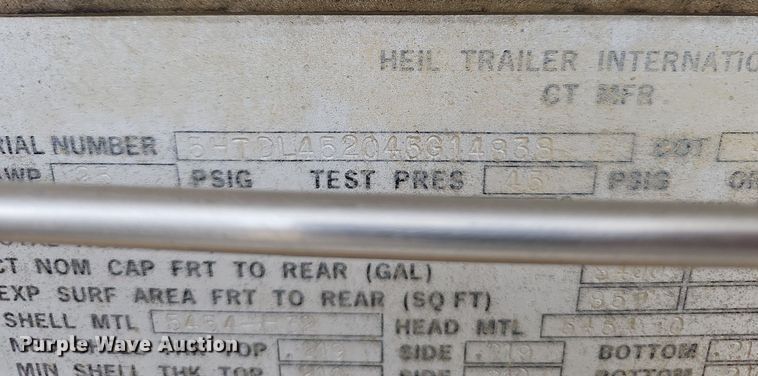 image for item NX9032 2004 Heil tank trailer