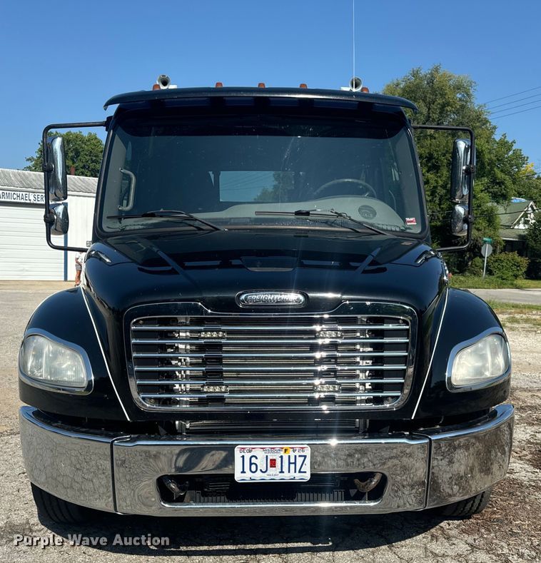 image for item OF9904 2019 Freightliner  Business Class M2 rollback truck