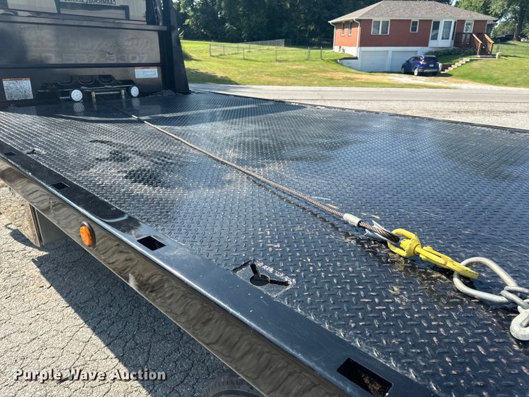 image for item OF9904 2019 Freightliner  Business Class M2 rollback truck