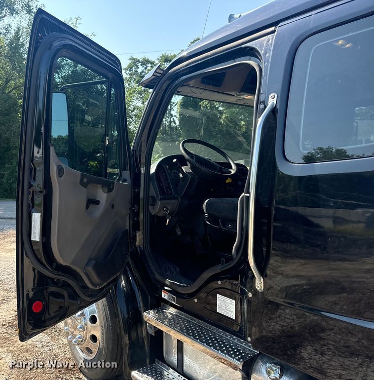 image for item OF9904 2019 Freightliner  Business Class M2 rollback truck