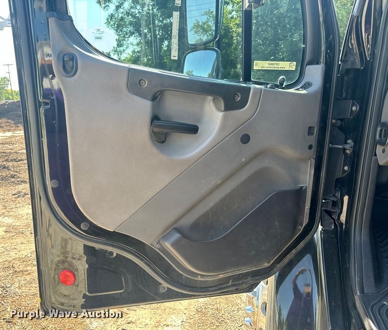 image for item OF9904 2019 Freightliner  Business Class M2 rollback truck