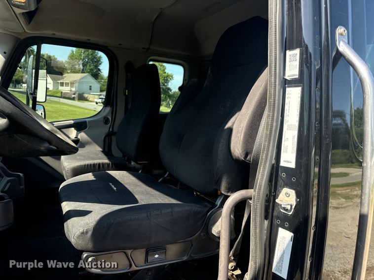 image for item OF9904 2019 Freightliner  Business Class M2 rollback truck