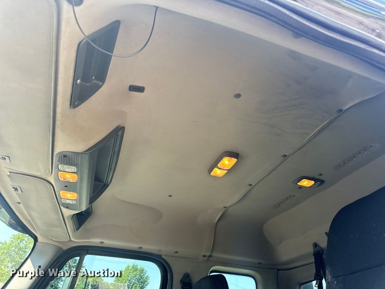 image for item OF9904 2019 Freightliner  Business Class M2 rollback truck