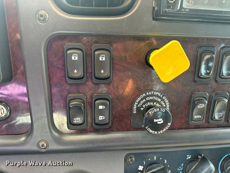 image for item OF9904 2019 Freightliner  Business Class M2 rollback truck