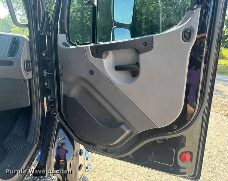 image for item OF9904 2019 Freightliner  Business Class M2 rollback truck