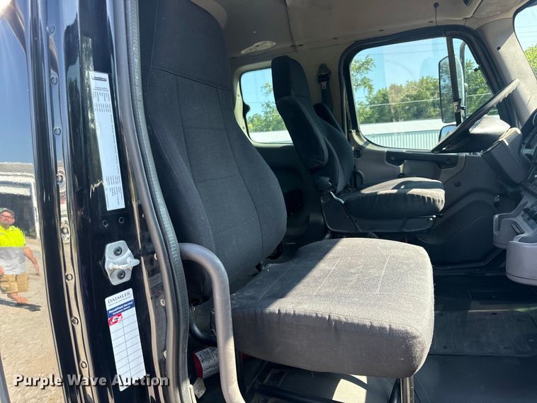 image for item OF9904 2019 Freightliner  Business Class M2 rollback truck