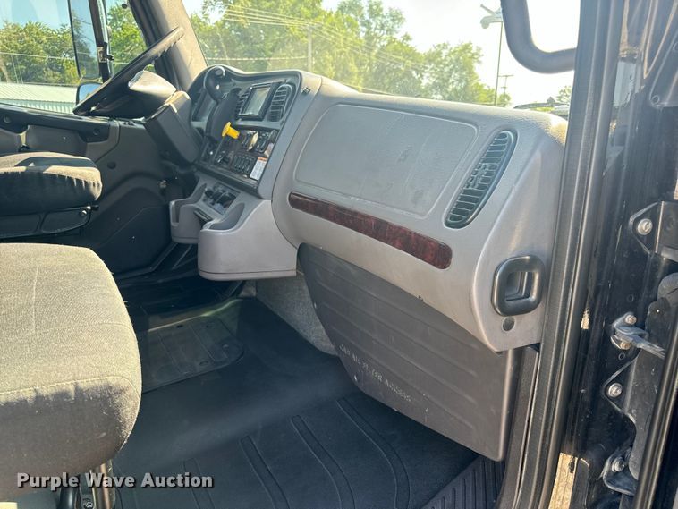 image for item OF9904 2019 Freightliner  Business Class M2 rollback truck