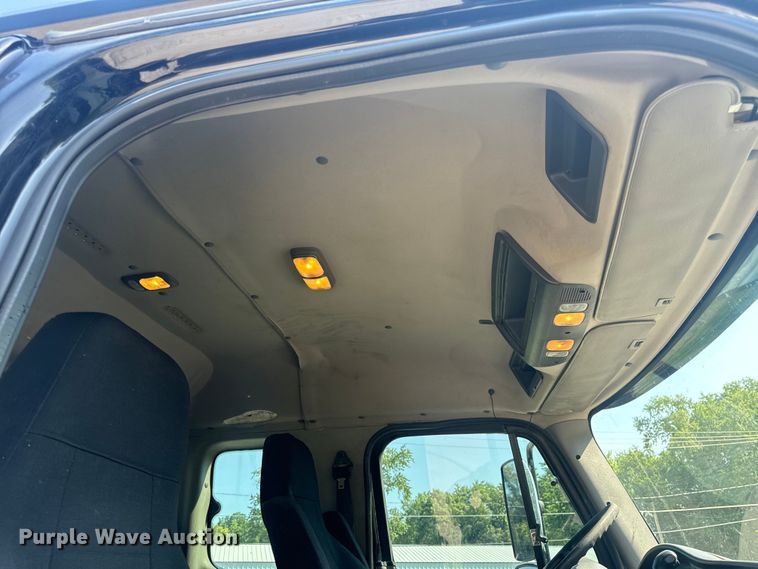 image for item OF9904 2019 Freightliner  Business Class M2 rollback truck