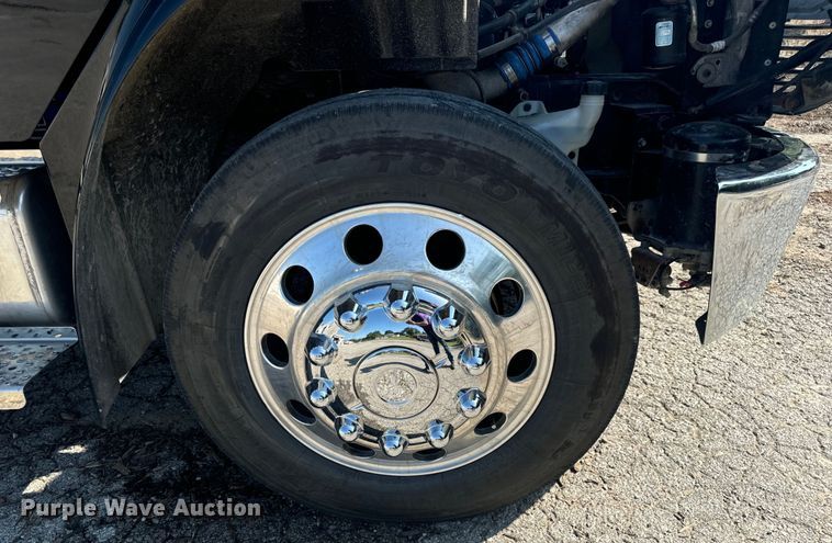 image for item OF9904 2019 Freightliner  Business Class M2 rollback truck