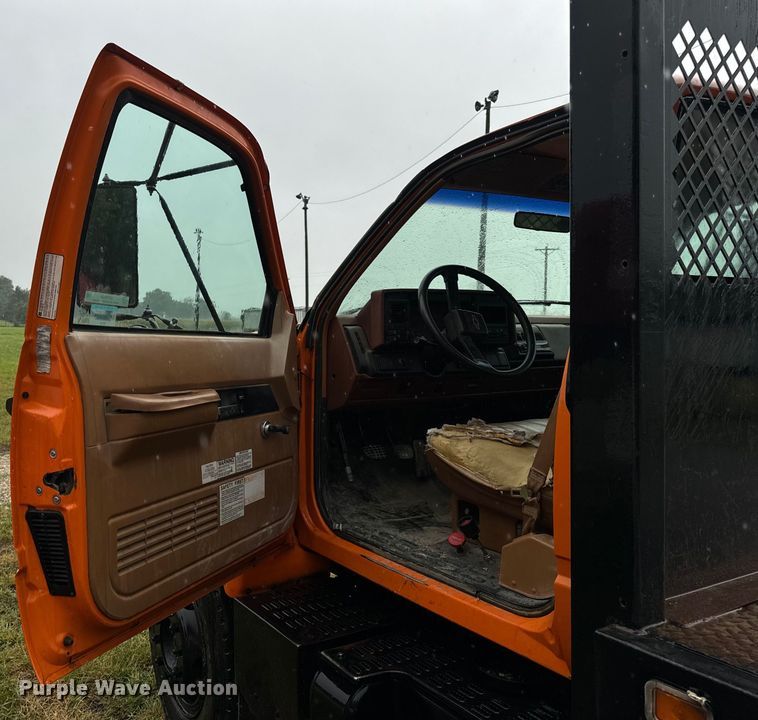 image for item OF9955 1993 Chevrolet  Kodiak C5500 dump flatbed truck
