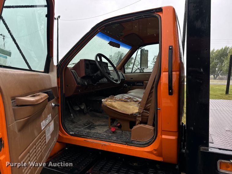 image for item OF9955 1993 Chevrolet  Kodiak C5500 dump flatbed truck