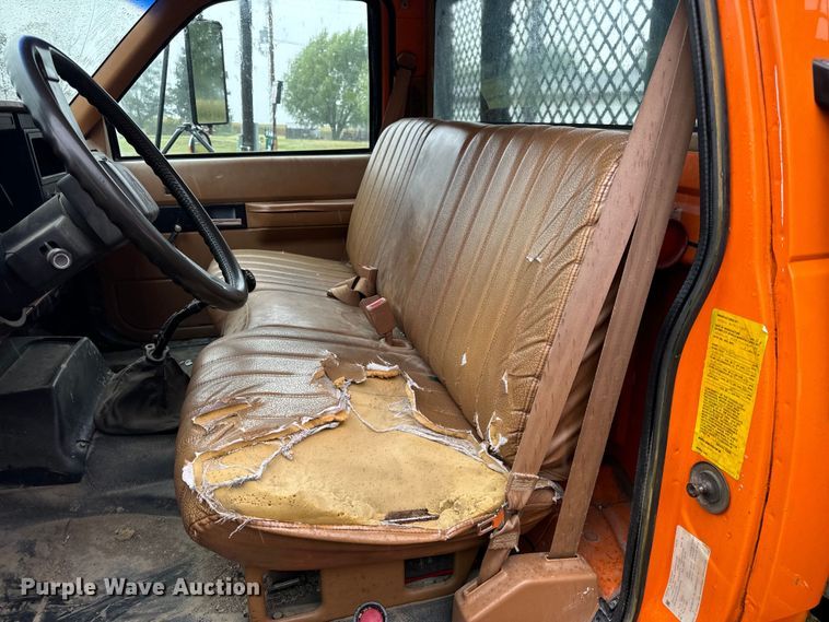 image for item OF9955 1993 Chevrolet  Kodiak C5500 dump flatbed truck