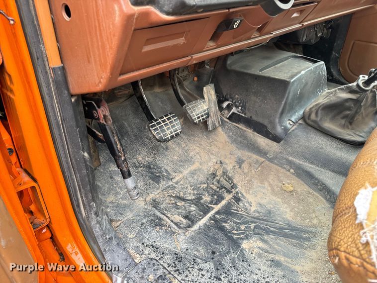 image for item OF9955 1993 Chevrolet  Kodiak C5500 dump flatbed truck