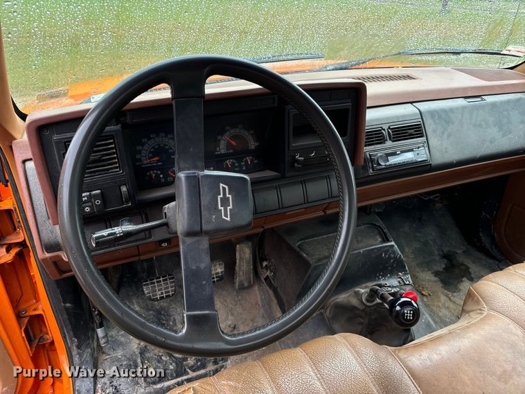 image for item OF9955 1993 Chevrolet  Kodiak C5500 dump flatbed truck