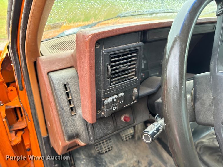 image for item OF9955 1993 Chevrolet  Kodiak C5500 dump flatbed truck