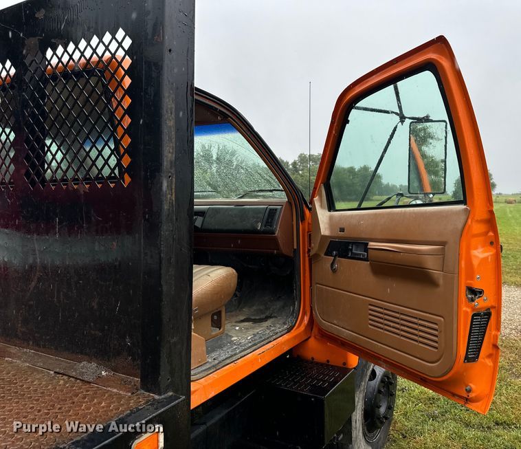 image for item OF9955 1993 Chevrolet  Kodiak C5500 dump flatbed truck