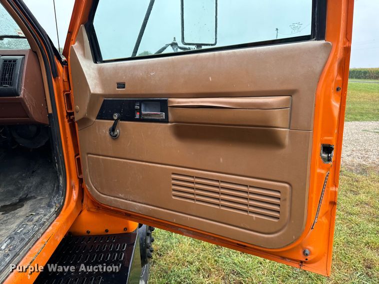 image for item OF9955 1993 Chevrolet  Kodiak C5500 dump flatbed truck