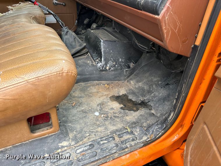 image for item OF9955 1993 Chevrolet  Kodiak C5500 dump flatbed truck