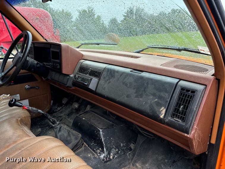 image for item OF9955 1993 Chevrolet  Kodiak C5500 dump flatbed truck