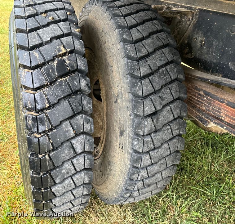 image for item OF9955 1993 Chevrolet  Kodiak C5500 dump flatbed truck