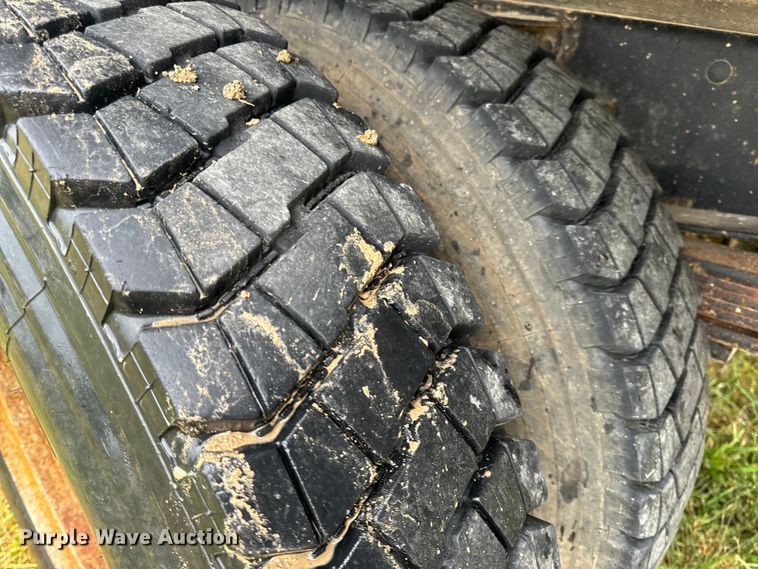 image for item OF9955 1993 Chevrolet  Kodiak C5500 dump flatbed truck