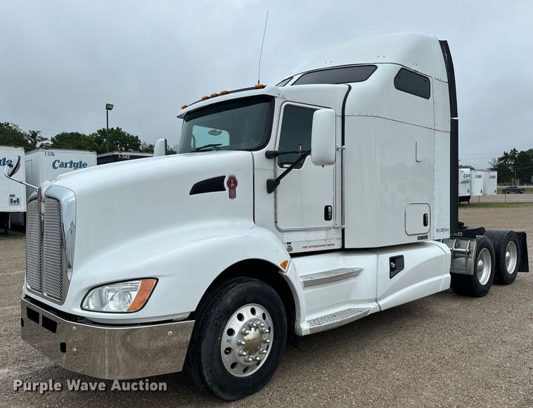 image for item OF9968 2014 Kenworth T660 semi truck