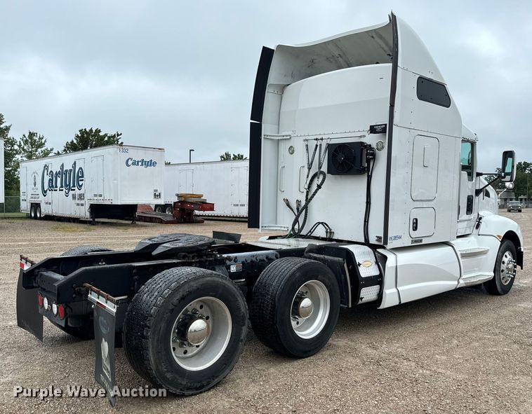 image for item OF9968 2014 Kenworth T660 semi truck