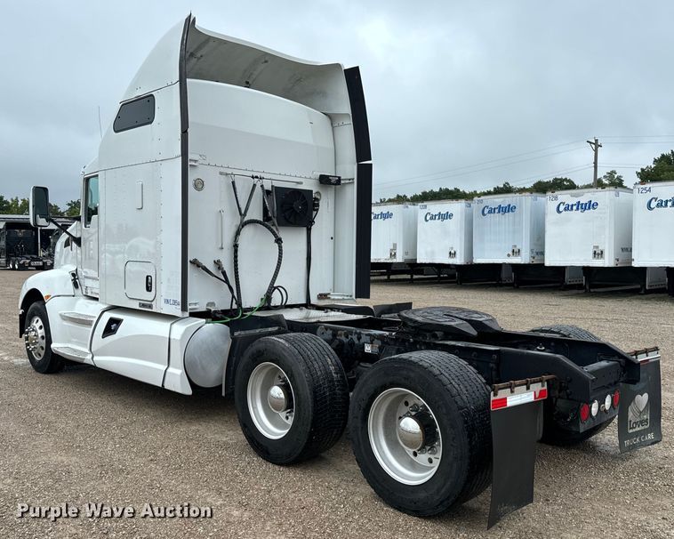 image for item OF9968 2014 Kenworth T660 semi truck