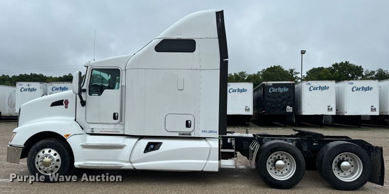 image for item OF9968 2014 Kenworth T660 semi truck