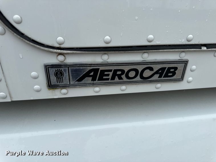 image for item OF9968 2014 Kenworth T660 semi truck