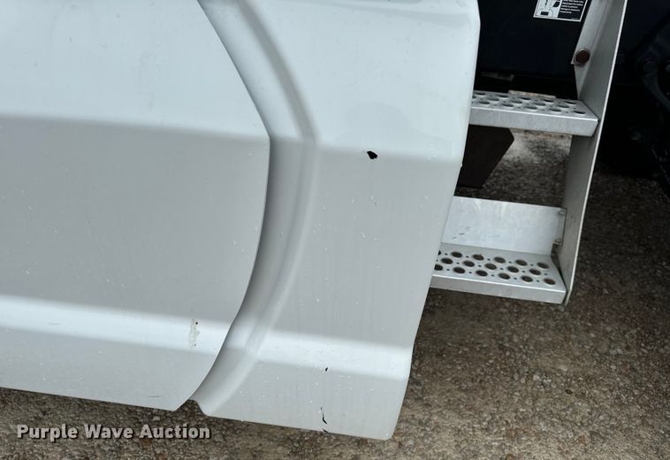 image for item OF9968 2014 Kenworth T660 semi truck