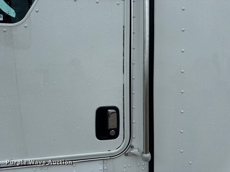 image for item OF9968 2014 Kenworth T660 semi truck