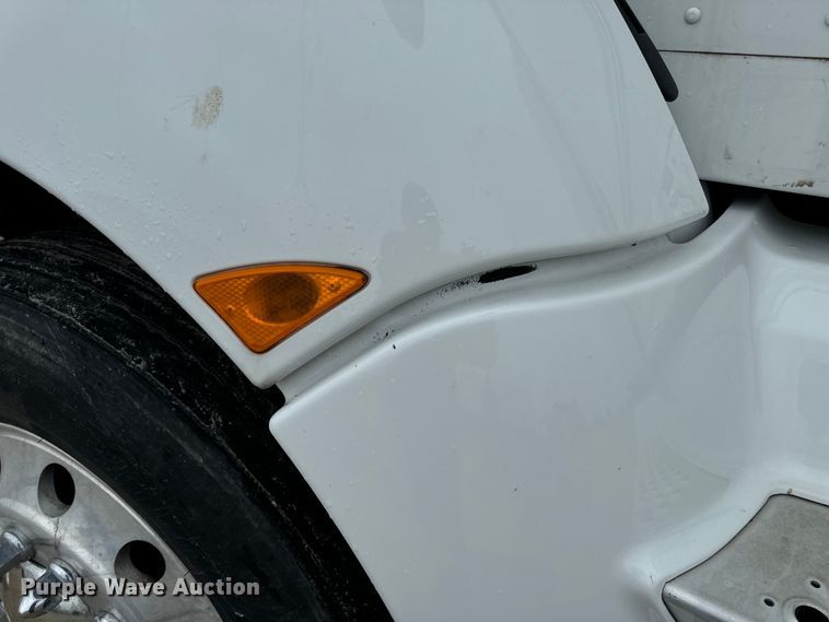 image for item OF9968 2014 Kenworth T660 semi truck