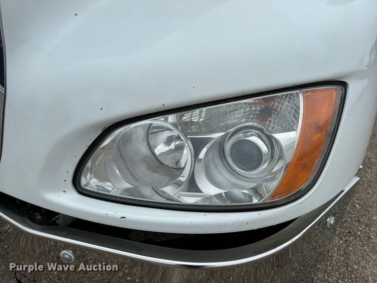 image for item OF9968 2014 Kenworth T660 semi truck