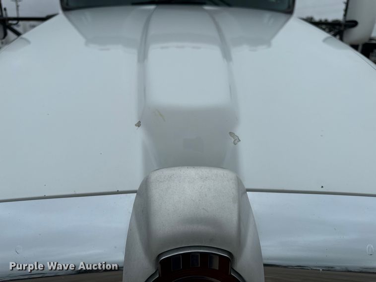 image for item OF9968 2014 Kenworth T660 semi truck