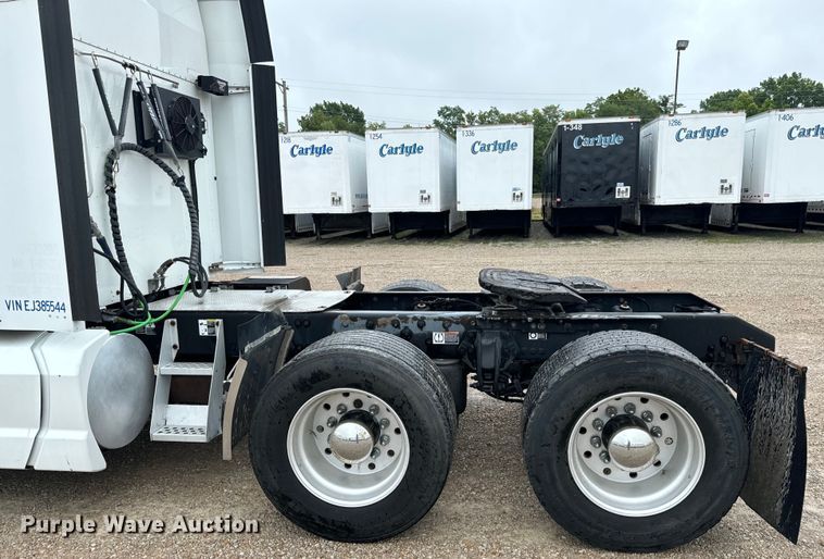 image for item OF9968 2014 Kenworth T660 semi truck