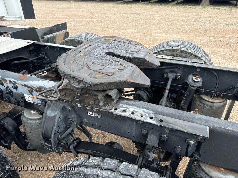 image for item OF9968 2014 Kenworth T660 semi truck