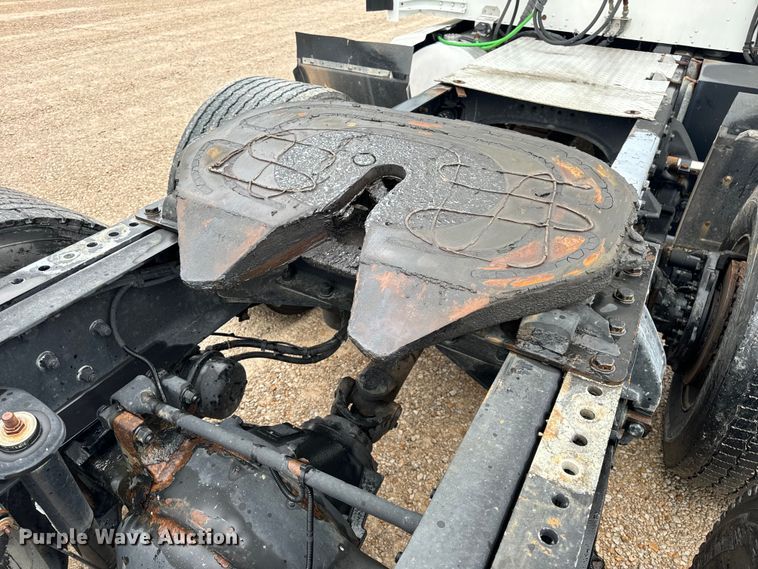 image for item OF9968 2014 Kenworth T660 semi truck