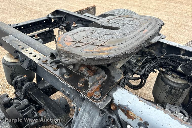 image for item OF9968 2014 Kenworth T660 semi truck