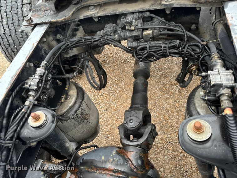 image for item OF9968 2014 Kenworth T660 semi truck