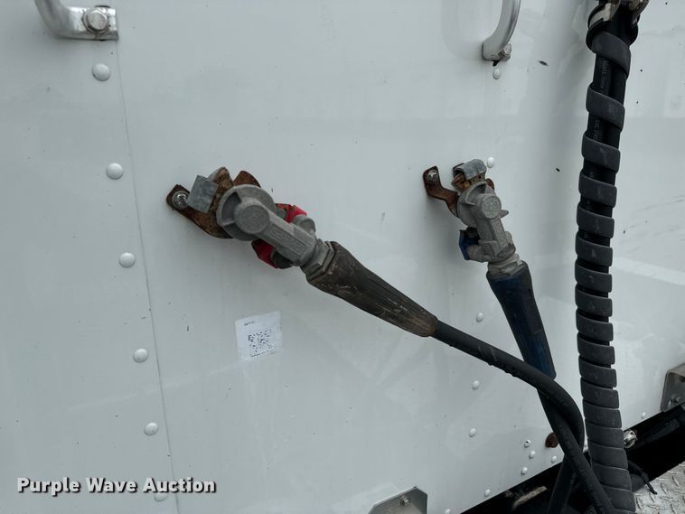 image for item OF9968 2014 Kenworth T660 semi truck